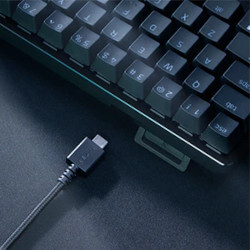 Cablu detasabil Type-C pentru o configurare si depozitare mai usoara